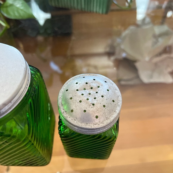 Set of Three Owen’s-Illinois Green Depression Glass Canisters - Picture 5 of 8